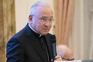 Peña Parra: «La preghiera della gente è una consolazione per il Papa»